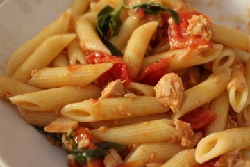 pasta-tonno-pomodorini-ricetta-economica-pizzico-di-sale